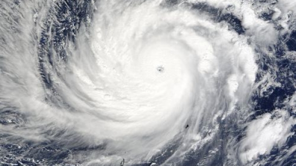 Тайфун уби двама души в Япония