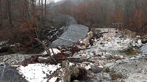 Само във Фрог: Срути се част от  ”Великата българска стена” до Малко Търново