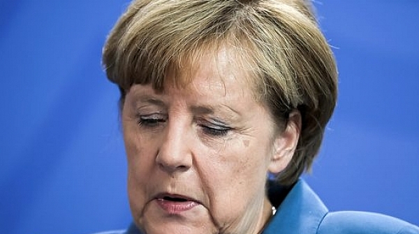 Меркел раздели Европа като пусна бежанците