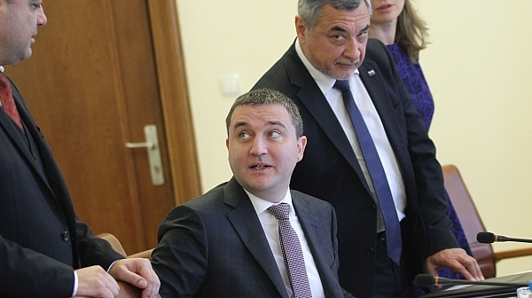 Горанов: Не обсъждаме искането за оставка на В. Симеонов