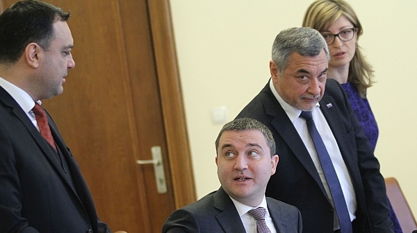 България изплати 990 млн. евро дълг