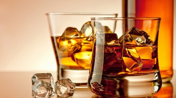 Евростат: Топ-3 на българина за вносни питиета- уиски-56%, водка-18%, узо-14%