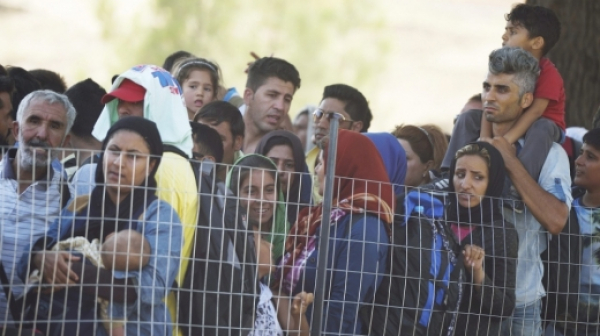 Избухнаха сблъсъци между мигранти и  полиция в Гърция