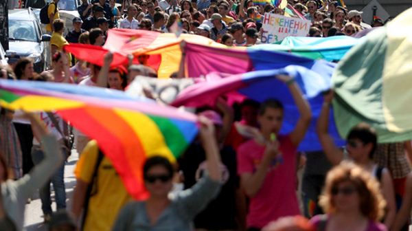 Граждани блокираха центъра на Белград срещу гей парада