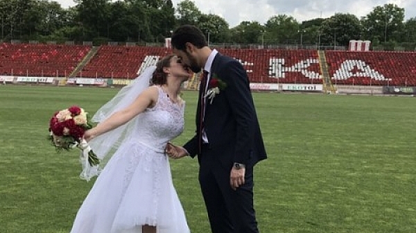 Навръх юбилея на ЦСКА червен футболист вдигна тежка сватба
