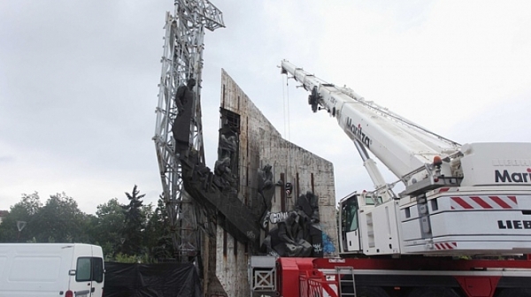 Недоволството от премахването на паметника пред НДК продължава