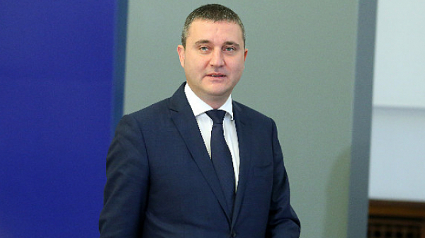 Горанов не подава оставка, не иска оставката и на директорката на НАП