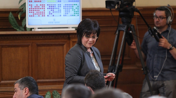 Нинова: Премиерът да дойде в парламента и да обясни за плащането на  Ф-16