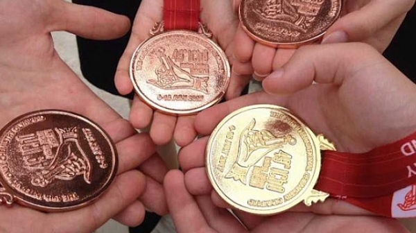 22 медала на българчета от математическо състезание в Хонконг