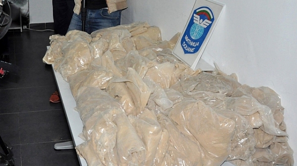 Двамата иранци, заловени с над 700 кг хероин, остават в ареста