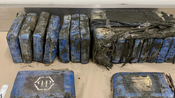 Океанът изхвърли пакети с дрога на плаж в Нова Зеландия