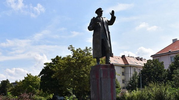 Прага премахва паметник на съветския маршал Иван Конев