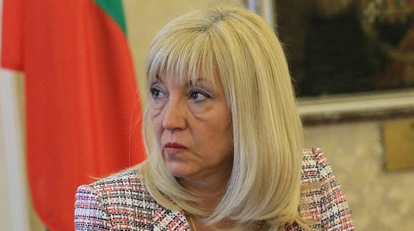 Петя Аврамова: Наказваме фирмата за е-винетките