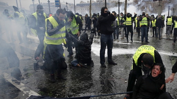 Над 60 000 полицаи ще пазят утре Франция от ”жълтите жилетки”