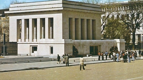 Превръщат в музей подземията на Мавзолея