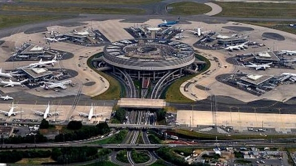 Евакуираха най-голямото летище във Франция