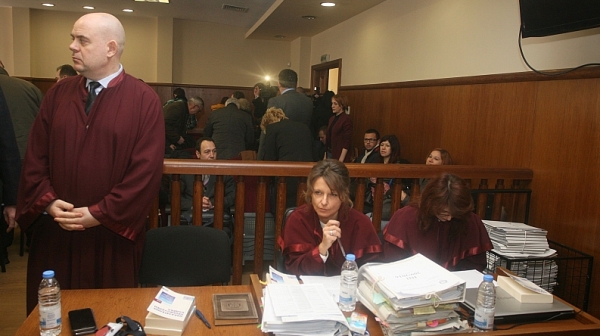 Фрогоко: Бисери от обвинителния акт по делото КТБ