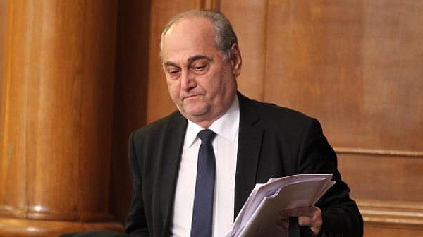 Парламентът прие оставката на председателя на НЗОК Глинка Комитов