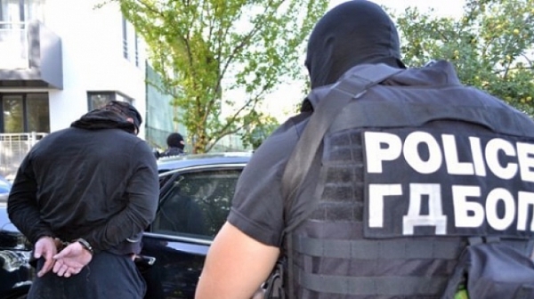 Полицаи пред Фрог:  Върнаха от чужбина обвинен за убийства, дадени са 95 000 евро за промяна на мярката му