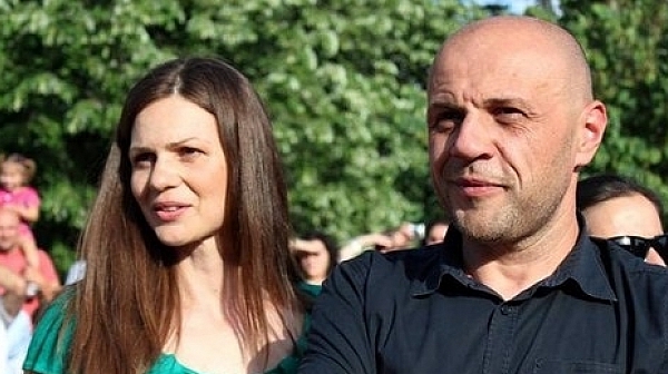 Съпругата на вицепремиера Дончев получила заплахи за разчленяване за ”циганите и  тоягата”