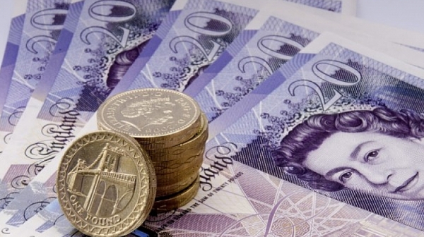Британската лира поевтиня до двумесечно дъно спрямо долара