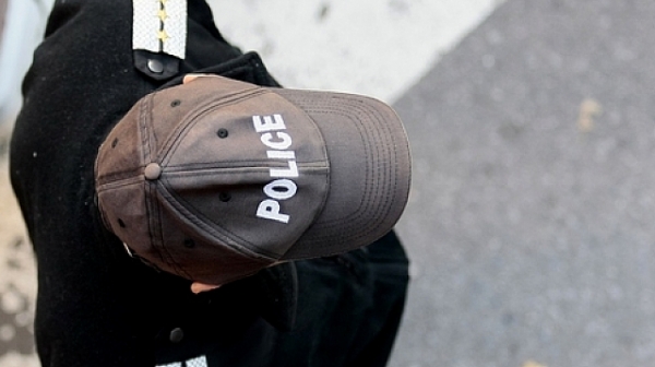 Полицай, вероятно пиян, преби белгийско семейство в село Лешница