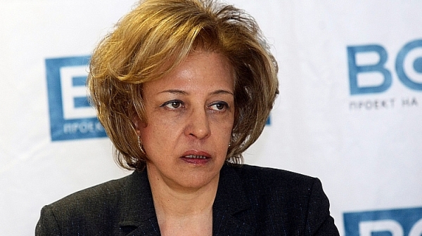 Ахундова: Управляващите не са изпълнили препоръката на ЕК да бъдат ”спасени” гражданите и КТБ