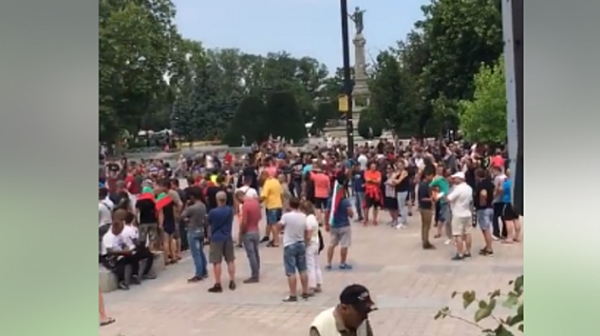 Петър Иванов: Хиляди протестират в Русе, но никой не ги отразява
