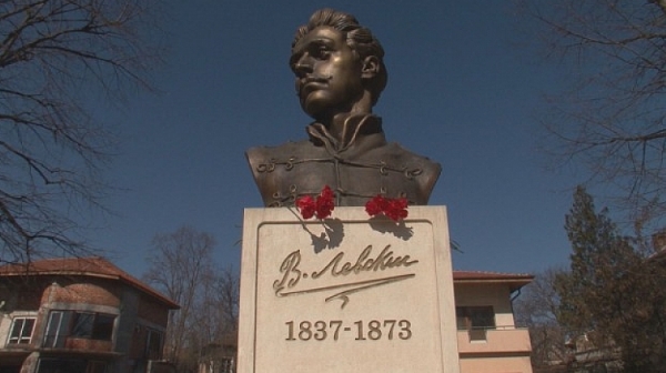 Пенсионерка даде спестяванията си за паметник на Левски