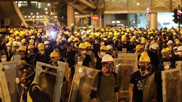 Google деактивира над 200 канали в YouTube заради протестите в Хонгконг