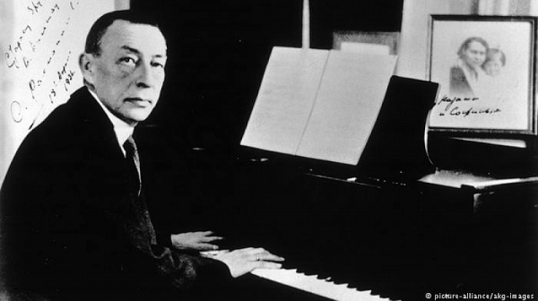 Rachmaninoff plays Piano Concerto 2