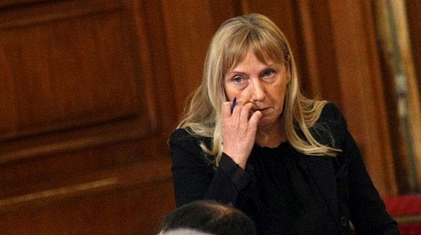 Елена Йончева пак застава срещу Борисов в съда