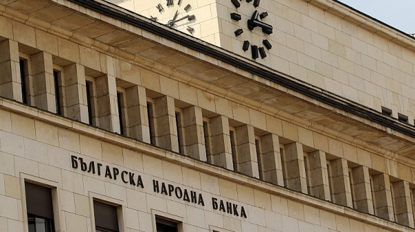 Данни на БНБ за срив на инвестициите разобличиха фалшиви новини на министър Караниколов