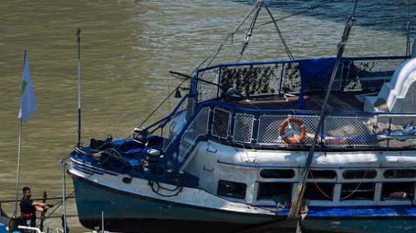 Откриха загинали туристи в останките на корабчето, потънало в Дунав