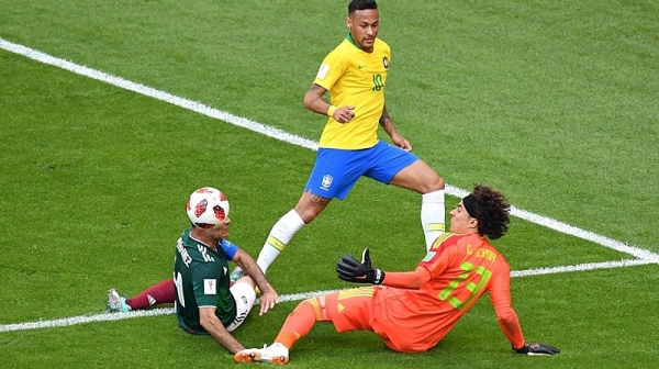 Бразилия заслужено победи Мексико с 2:0