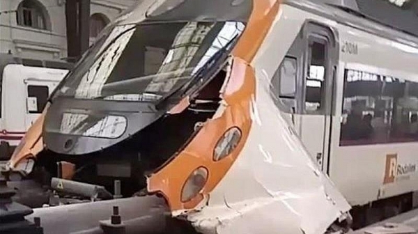 Близо 50 ранени при влакова катастрофа в Барселона