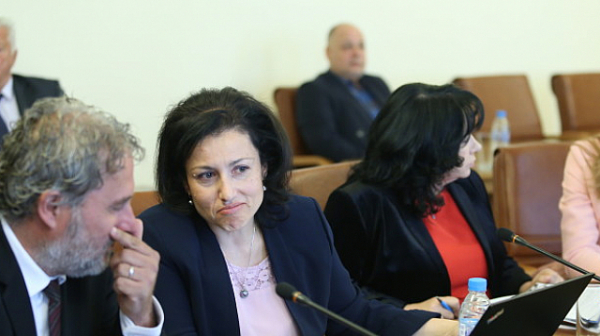 Десислава Танева уволнява зам.-председателката на фонд ”Земеделие”