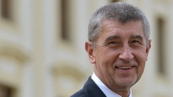 Чешкият премиер сключи сделка за властта с комунистите