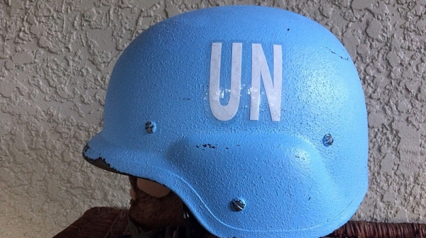 Само във Фрог: Синята каска на Каракачанов се оказа бутафорна