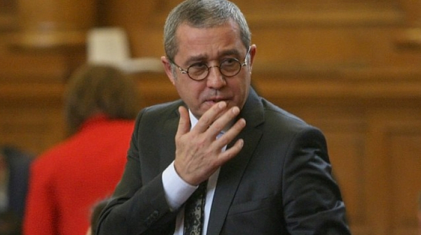 Йордан Цонев: Изборният резултат предполага Пеевски да остане в страната