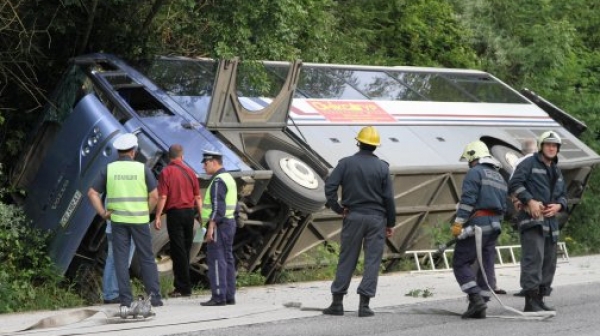 65 са жертвите за 10 години при автобусни катастрофи