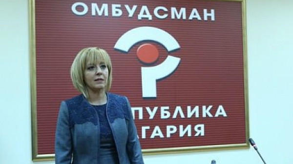 Мая Манолова: Задържането на двамата журналисти нарушава човешки права
