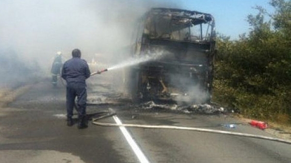 Автобус с работници пламна край Ветрен