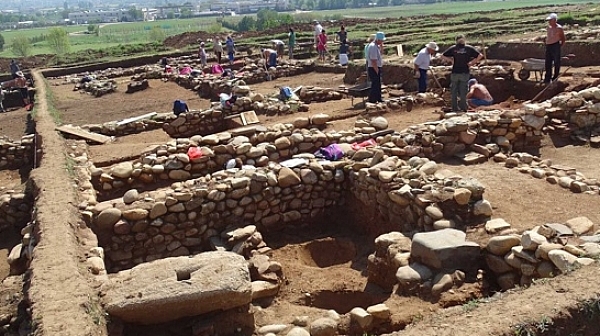 АМ „Струма” погребва антично селище