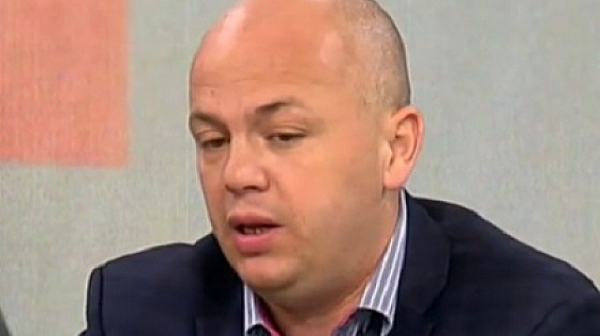 Александър Симов: Всички без БСП са се крили под мускула на Борисов