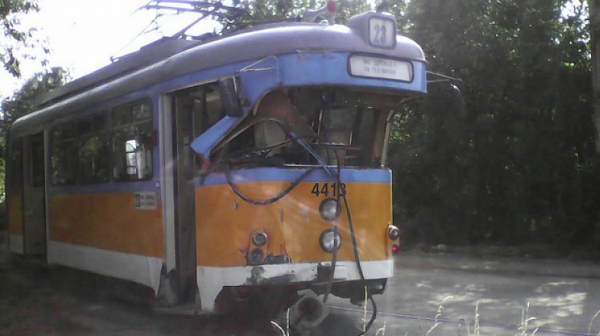 Два трамвая се удариха в София