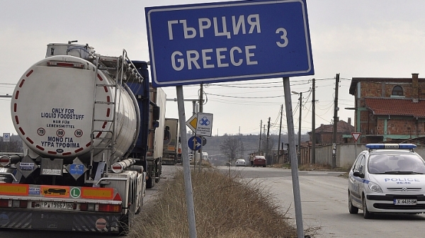 Конфискуваха колата на българин, опитал да  вкара 15 л нелегален алкохол в Гърция