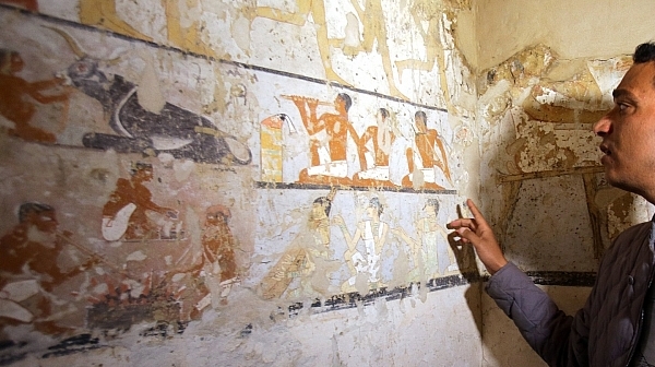 Откриха гробница на 4400 години близо до пирамидите край Кайро