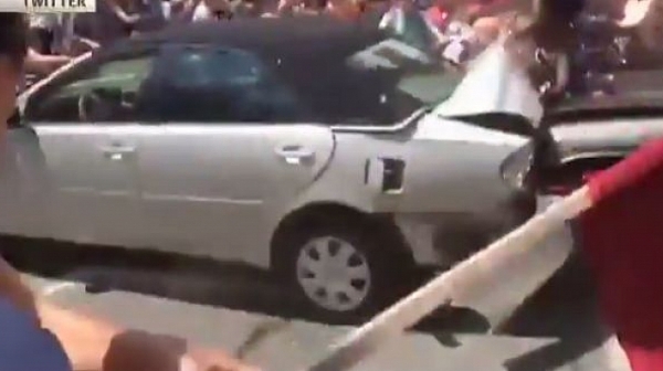 Кола се вряза в демонстранти в американския град Шарлътсвил