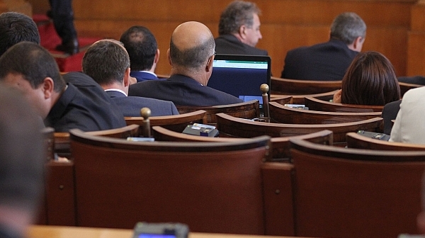 Депутатите викат Борисов за ЧЕЗ в парламента